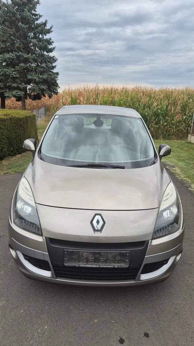 Renault Scenic 2011 photo 2