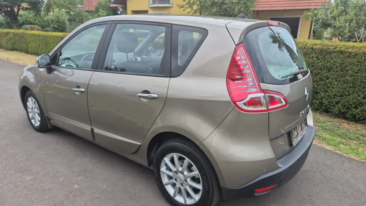 Renault Scenic 2011 photo 3