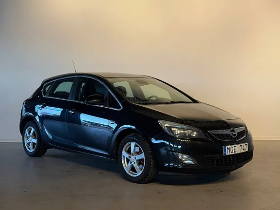 Opel Astra 2012 photo 2