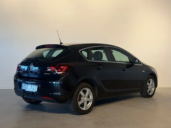 Opel Astra 2012 photo 4