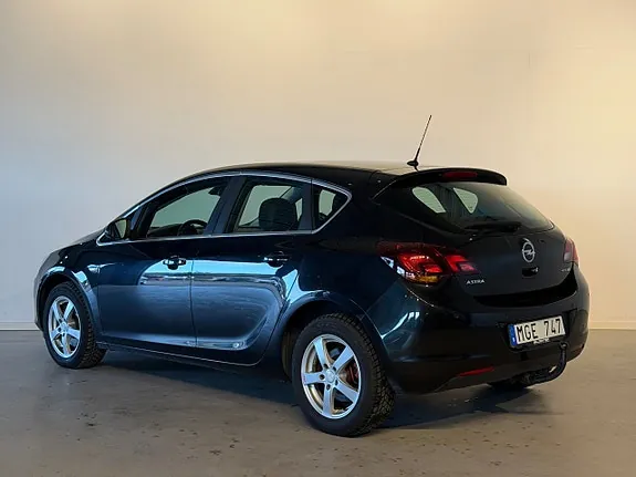 Opel Astra 2012 photo 3