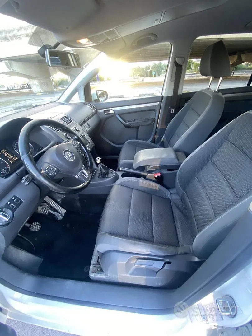 Volkswagen Touran 2012 photo 5