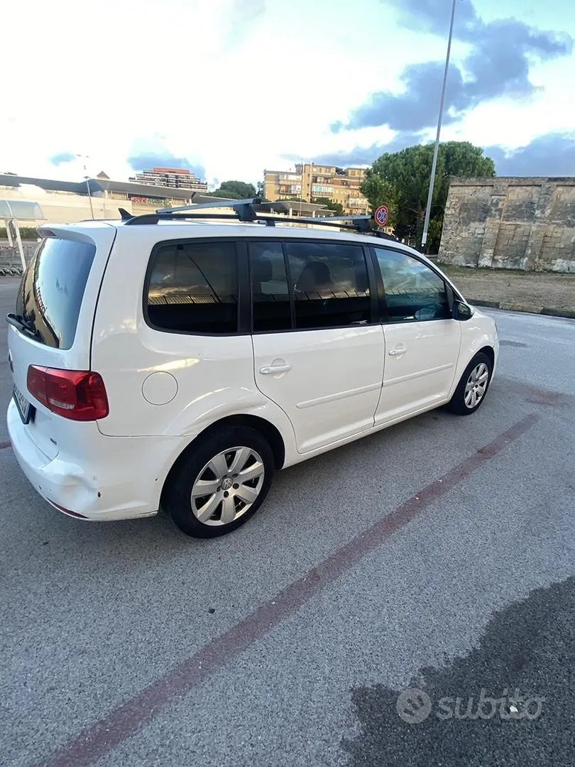 Volkswagen Touran 2012 photo 2