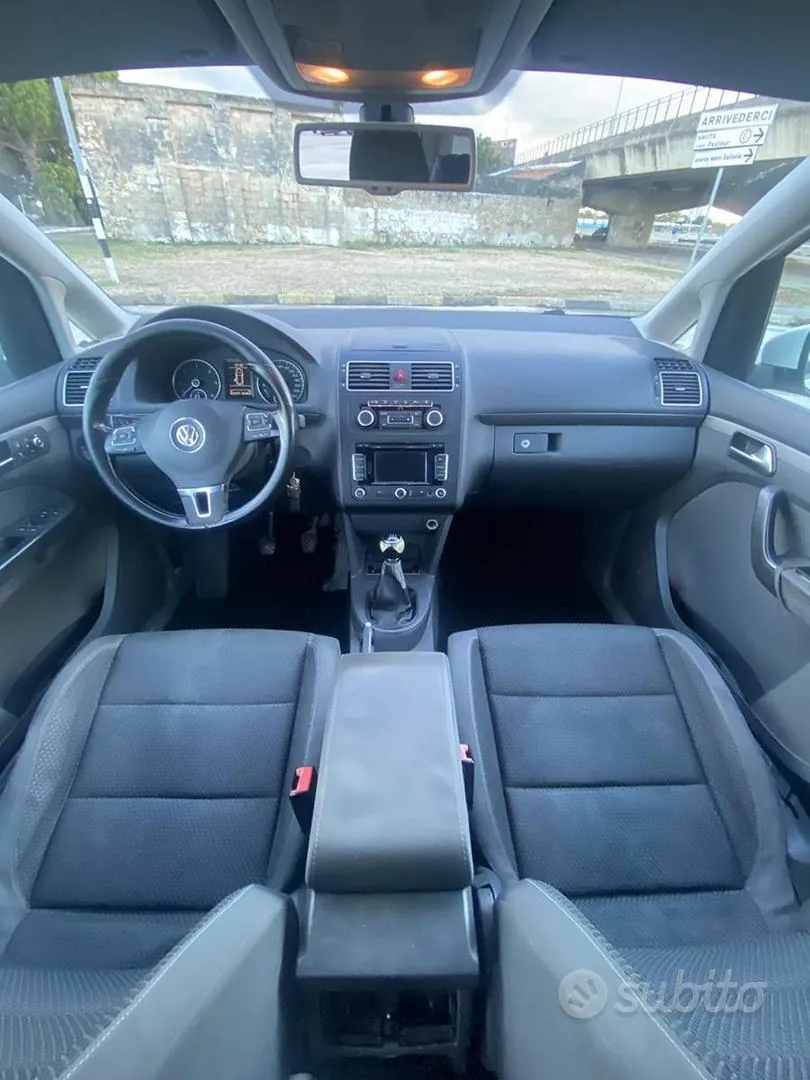 Volkswagen Touran 2012 photo 4