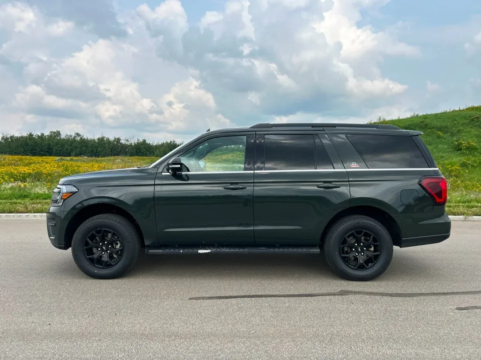 Ford Expedition 2022 photo 2