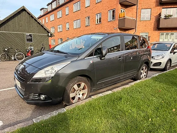 Peugeot 5008 2012 photo 4