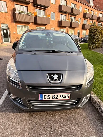 Peugeot 5008 2012 photo 2