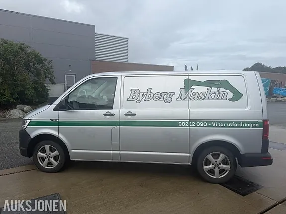 Volkswagen Transporter 2018 photo 2
