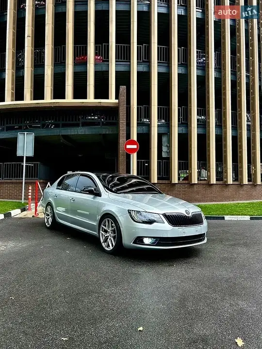 Skoda Superb 2013 photo 2