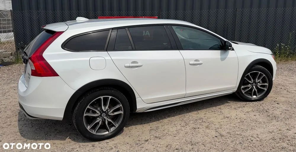 Volvo V60 Cross Country 2017 photo 3