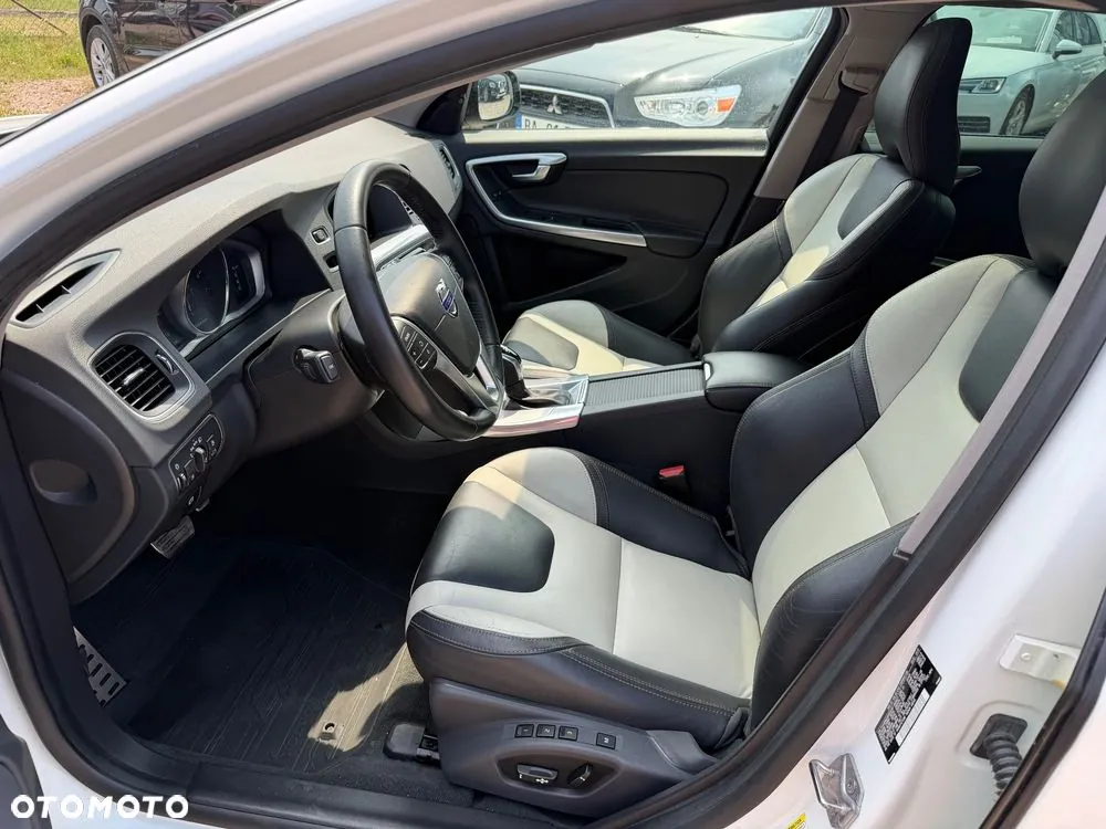 Volvo V60 Cross Country 2017 photo 5