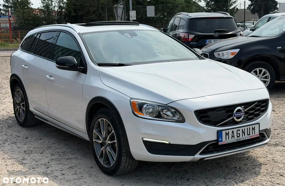 Volvo V60 Cross Country 2017 photo 2