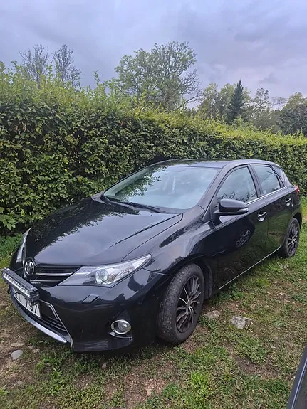 Toyota Auris 2013 photo 2