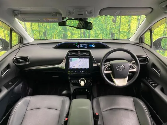 Toyota Prius 2017 photo 2