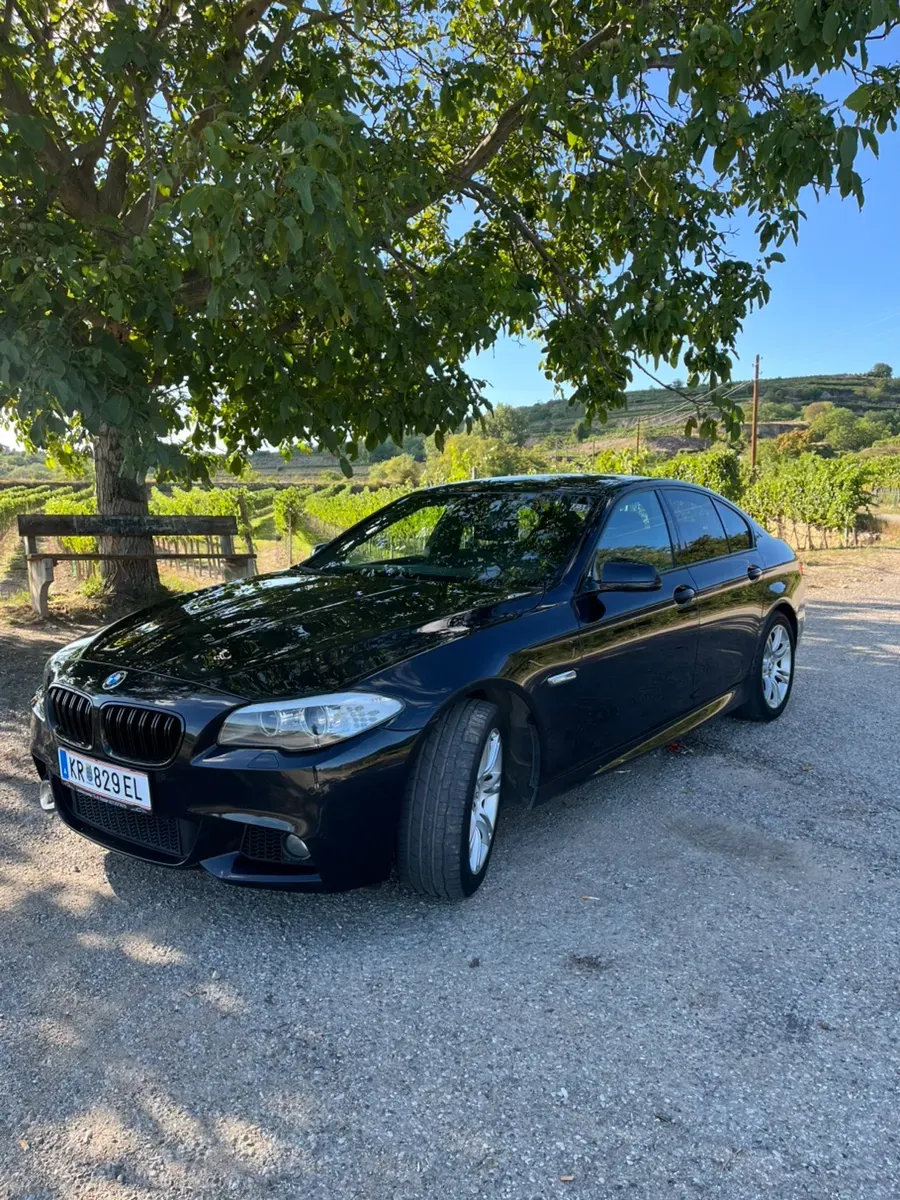 BMW 5 Series 2011 photo 2