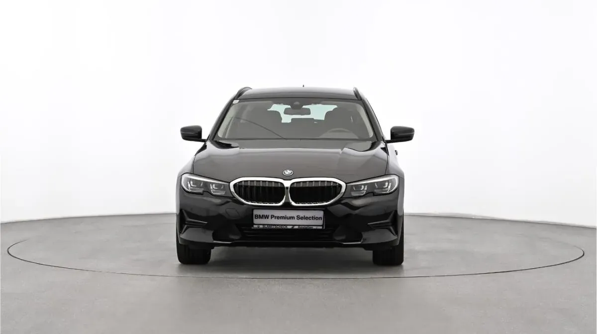 BMW 3 Series 2022 photo 2