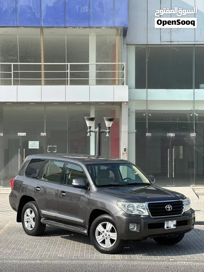Toyota Land Cruiser 2013 photo 2