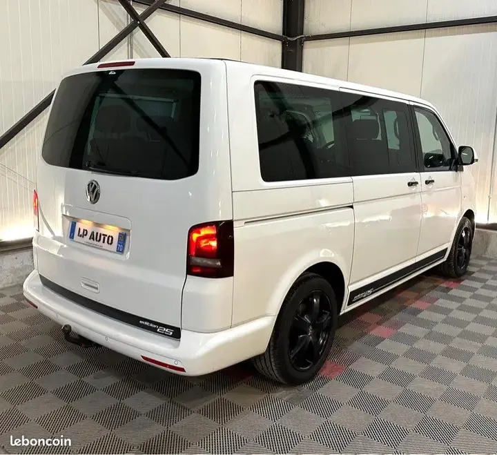 Volkswagen T5 Multivan 2012 photo 2