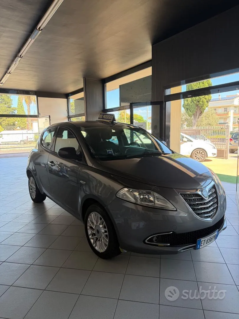 Lancia Ypsilon 2013 photo 2