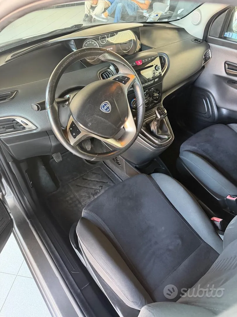 Lancia Ypsilon 2013 photo 5