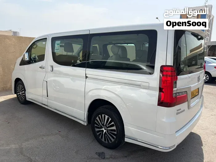 Toyota Granvia 2023 photo 3