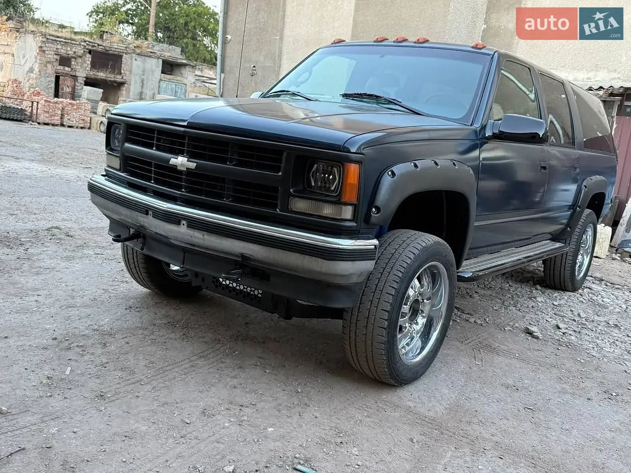 Chevrolet Suburban 1996 photo 3