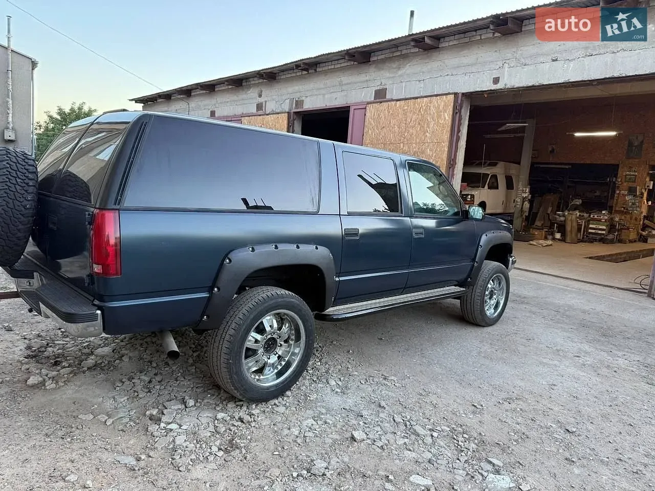 Chevrolet Suburban 1996 photo 4