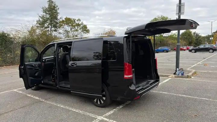 Mercedes-Benz Eqv 2021 photo 5