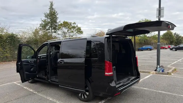 Mercedes-Benz Eqv 2021 photo 4