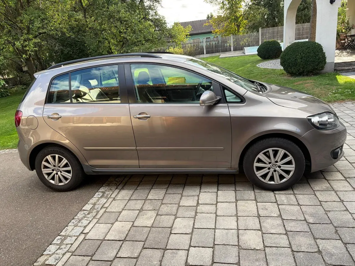 Volkswagen Golf 2011 photo 2