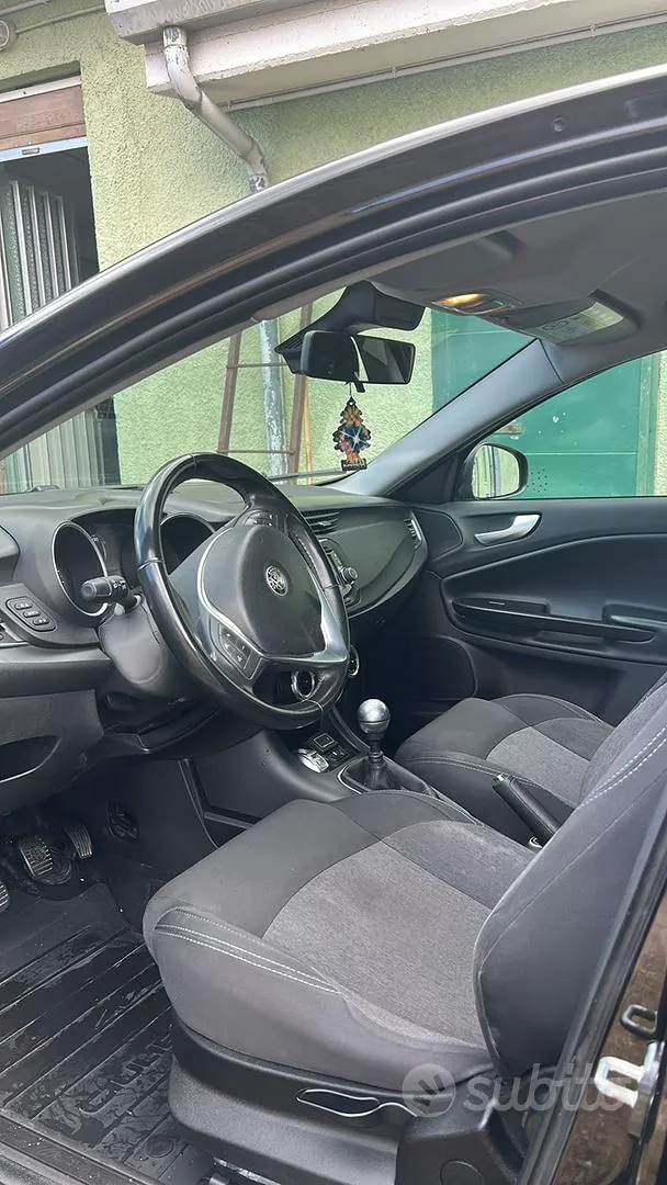 Alfa Romeo Giulietta 2018 photo 2