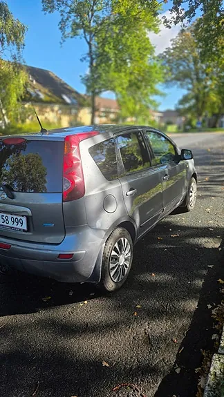 Nissan Note 2011 photo 4