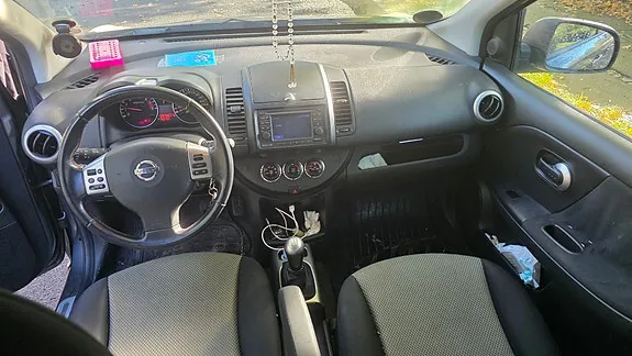 Nissan Note 2011 photo 2