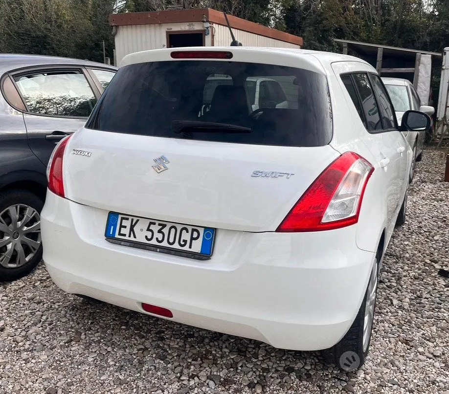 Suzuki Swift 2009 photo 4