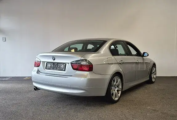 BMW 320I 2005 photo 2