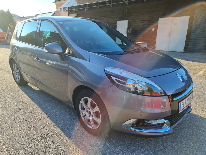 Renault Scenic 2012 photo 2