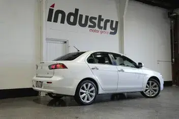 Mitsubishi Galant 2012 photo 3