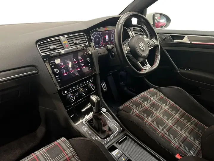 Volkswagen Golf 2020 photo 2