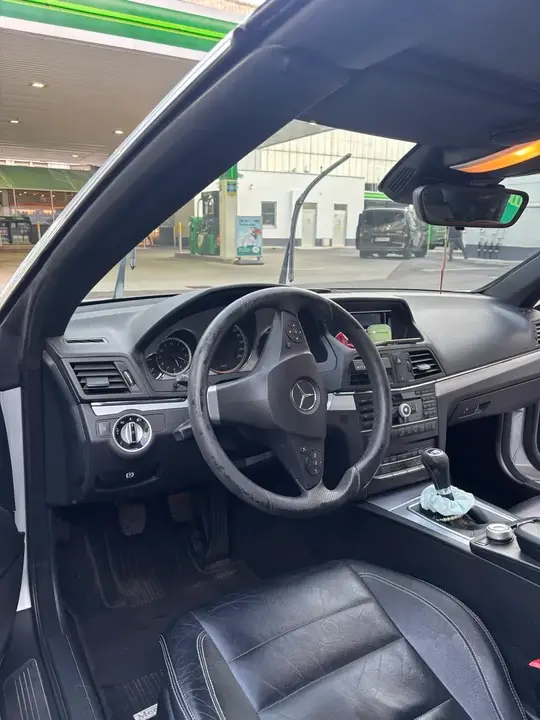 Mercedes-Benz E-Class 2011 photo 3