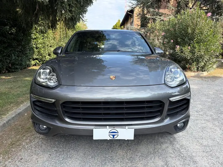 Porsche Cayenne 2015 photo 2
