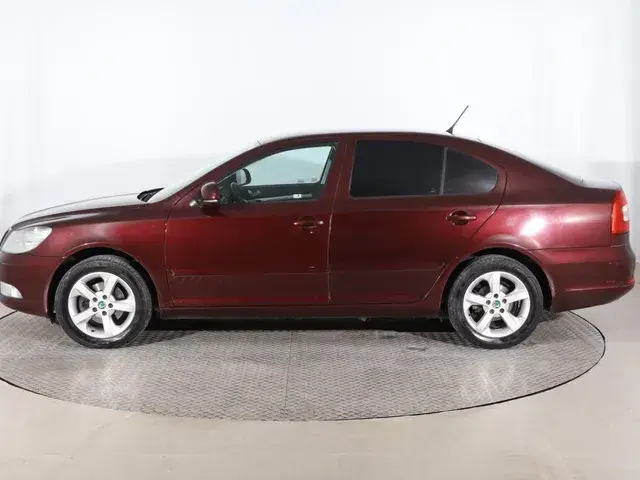 Skoda Octavia 2012 photo 2