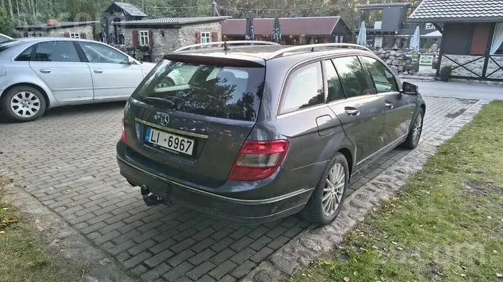Mercedes-Benz C200 2009 photo 4