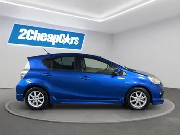 Toyota Aqua 2012 photo 5
