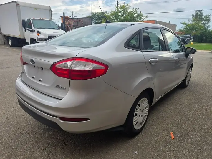 Ford Fiesta 2014 photo 4