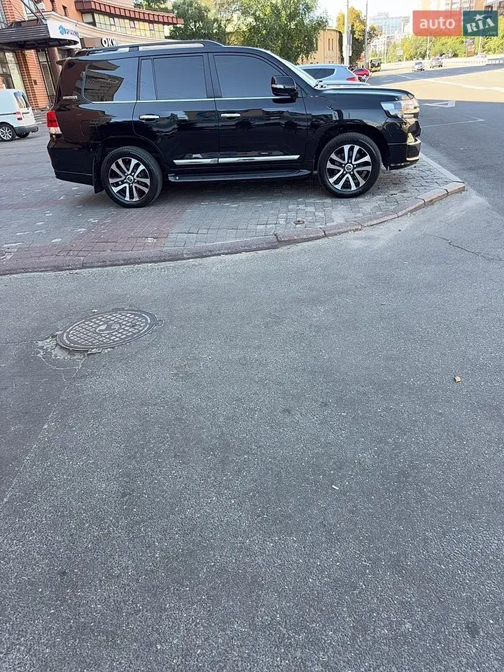 Toyota Land Cruiser 2019 photo 3