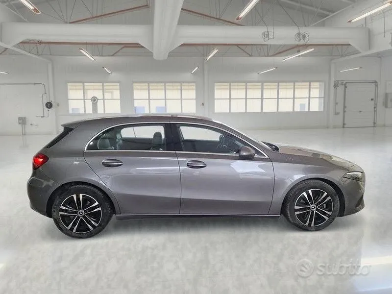 Mercedes-Benz A 180 2023 photo 3