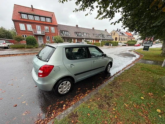 Skoda Fabia 2009 photo 2