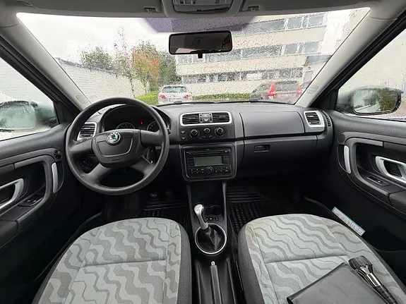 Skoda Fabia 2009 photo 3