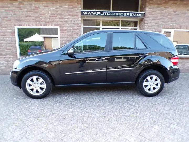 Mercedes-Benz M-Class 2005 photo 2