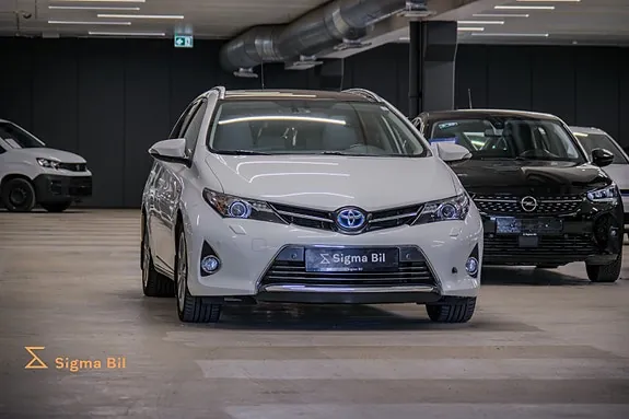 Toyota Auris 2013 photo 2